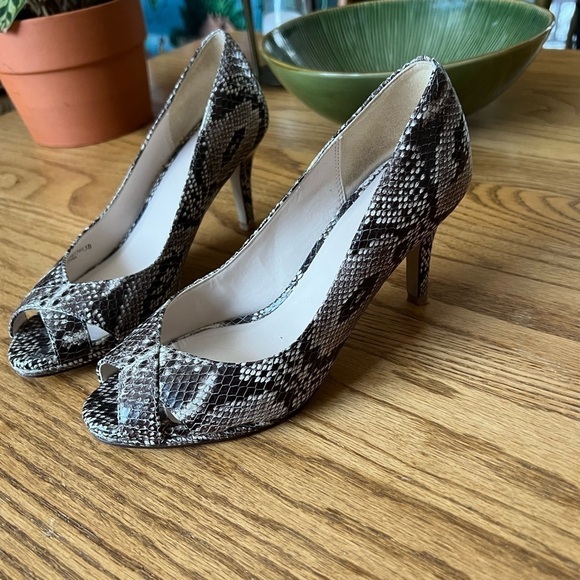 Cole Haan Shoes Women's 5 Roccia Skin  Faux Jacinda Toe Heels - Picture 2 of 8